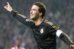 KAIYUN 中国大陆-巴萨加强中场控制，迎来难得的胜利，巴萨中场有哪些巨星